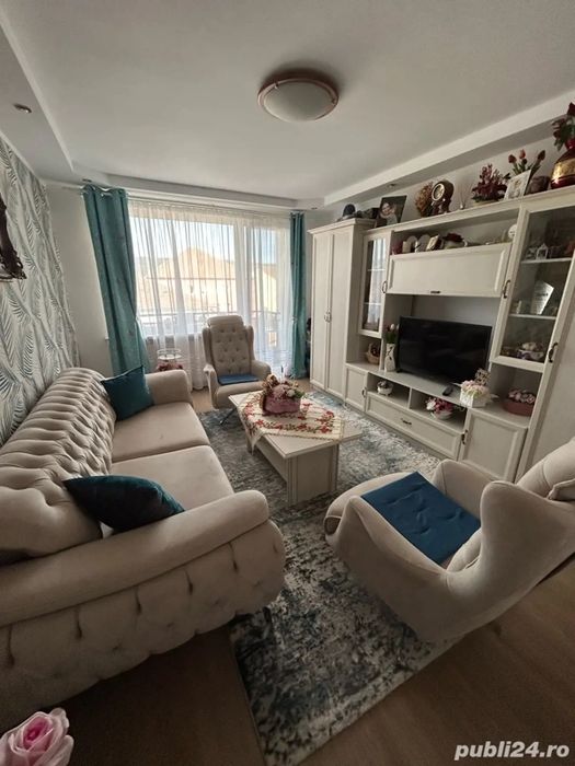 Propietar vind apartament cu 3 camere decomandat confort 1 in zona centrala in Medias