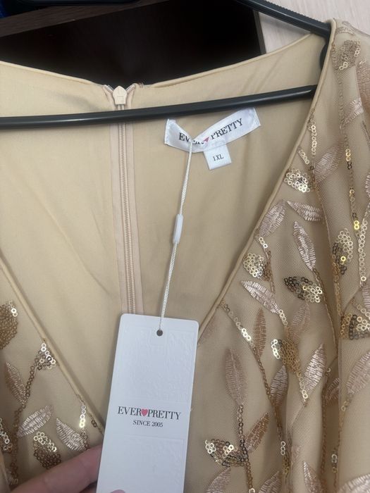 Голям размер официална рокля с бродерия и пайети