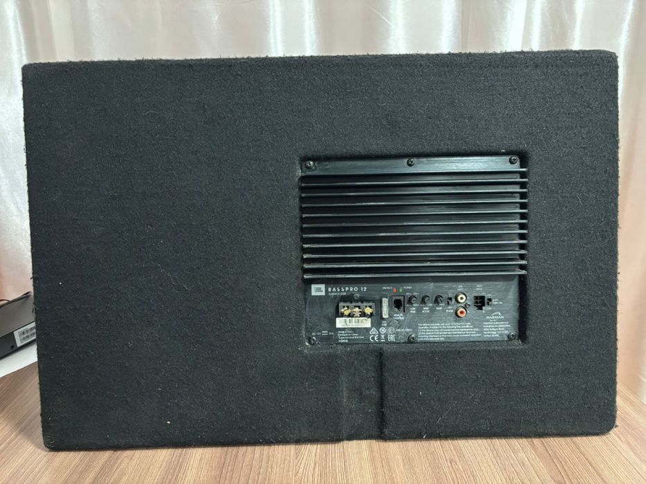 Сабвуфер JBL BassPro12