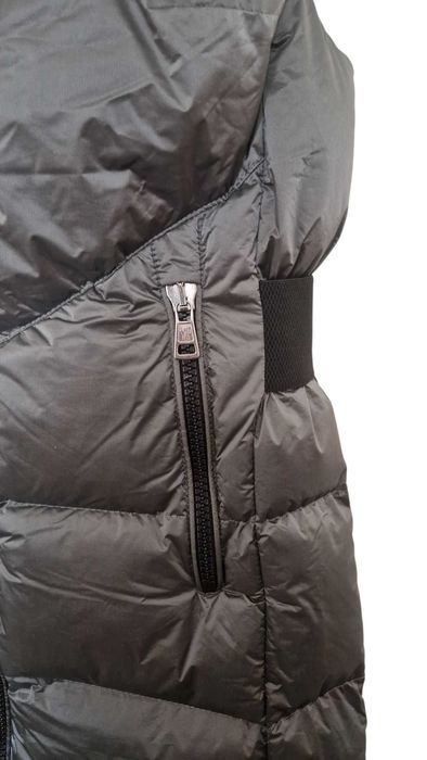 Moncler дълъг елек с качулка