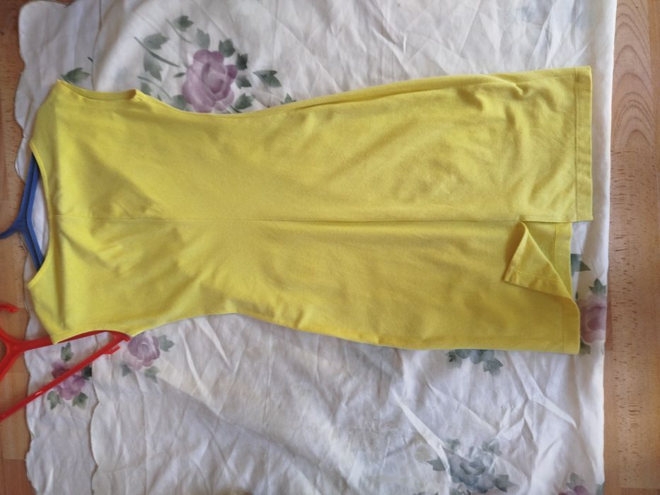 Продам 2 платья на девушку
