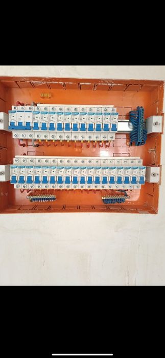 ПрофессиональныЕ ЭлектрикА
Опытный электромонтажник. Выполняю р