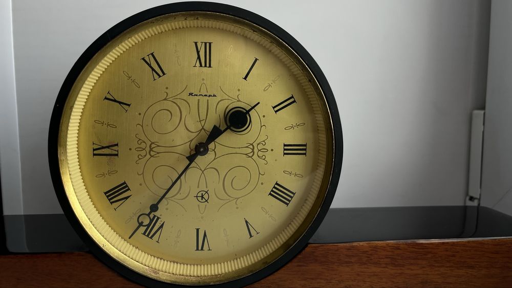 Продам настольные часы ЯНТАРЬ