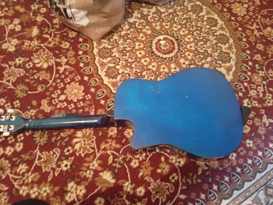 Продам гитару акустическая