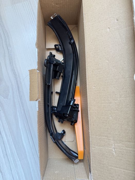 Vand capace Batman si semnalizari dinamice BMW