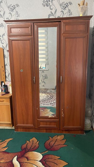 Шкаф, тюрмо сотилади