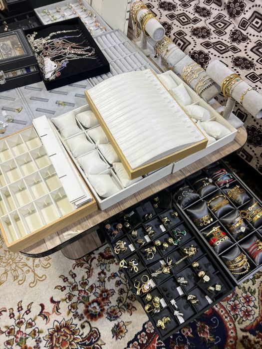 Маникены для ювилерных украшений