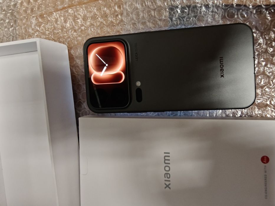 Чисто нов Xiaomi 18 Pro Max 16/512 GB  при необходимост Esim card!