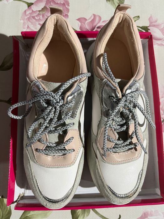 Дамски обувки на платформа