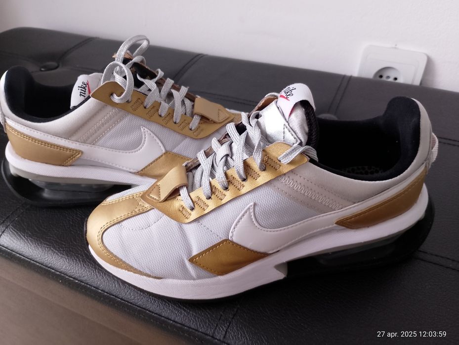 Adidași damă Nike.