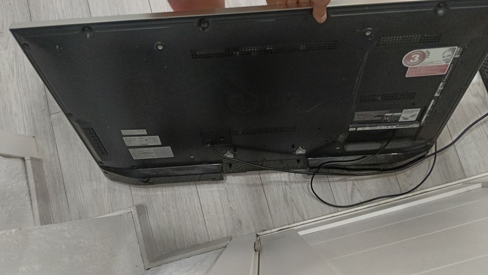 Продам телевизор lg