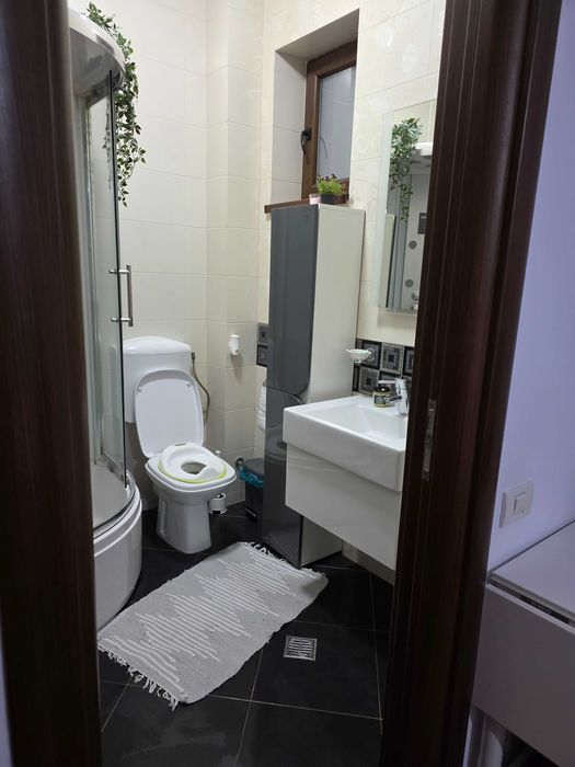 Apartament 3 camere cu curte si parcare proprie Parc Bazilescu