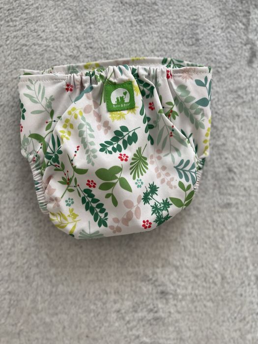 Scutece impermeabile reutilizabile, potrivite pentru bebeluși.