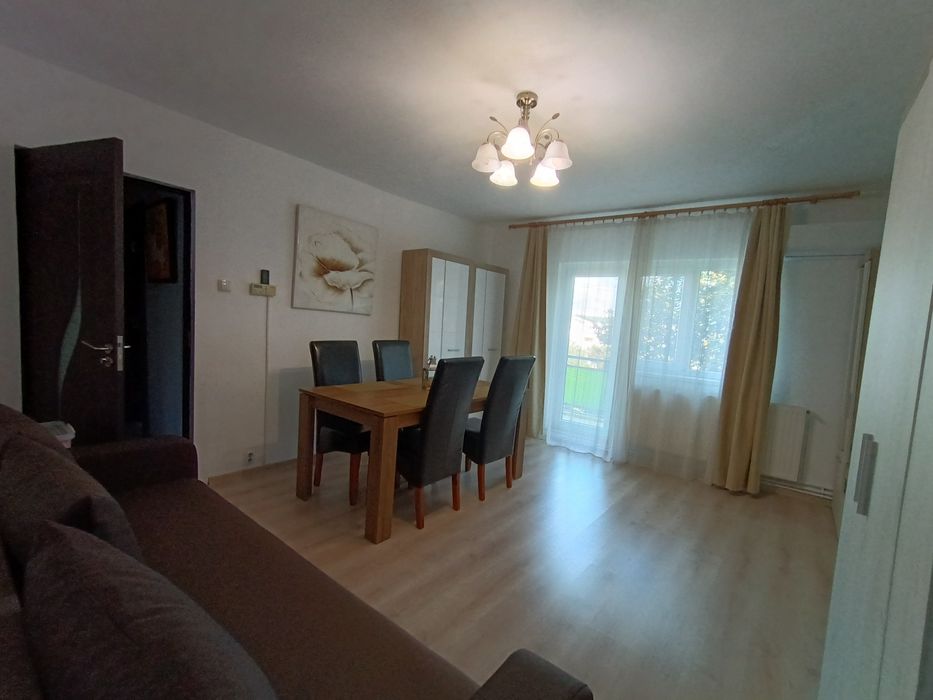 Vând apartament decomandat cu 3 camere, micro 16.