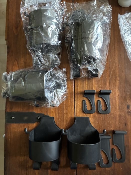 Поставки за чаши за кола