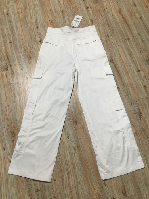Pantaloni albi stil Cargo Zara