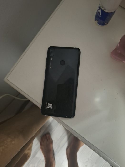 Vând telefon este puțin folosit