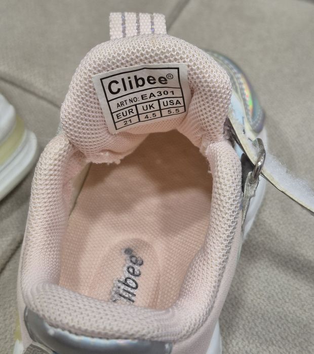 Продам кроссовки на девочку!