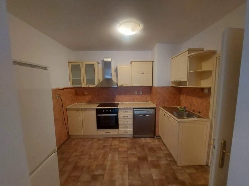 Дава се под наем Тристаен апартамент в София, Лозенец - 68 кв.м за 613 € - Снимка #2