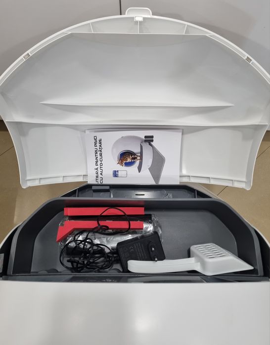 Litiera Smart cu Sistem de Curatare Automata pentru Pisici