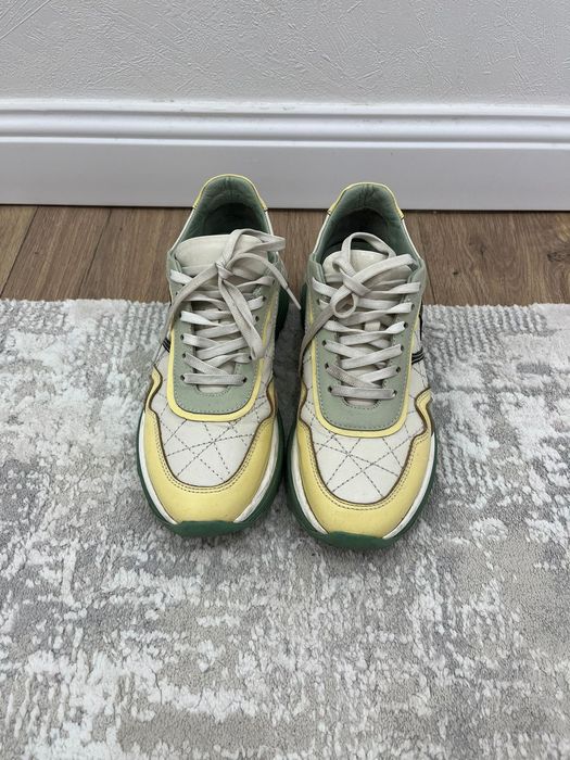 Продам кроссовки ilvi.