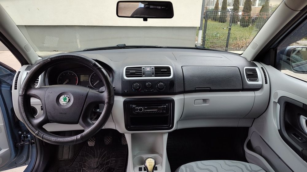Vând Skoda Fabia ii