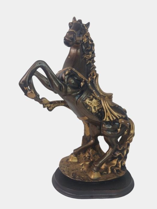 Чёрный голдовый сувенир лощадь для подарки.