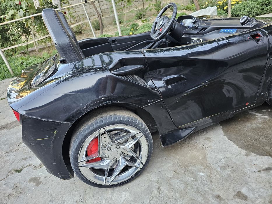 Bolalar avtomobili f8 ferari 1yil oldin sotib olingan, holati zor