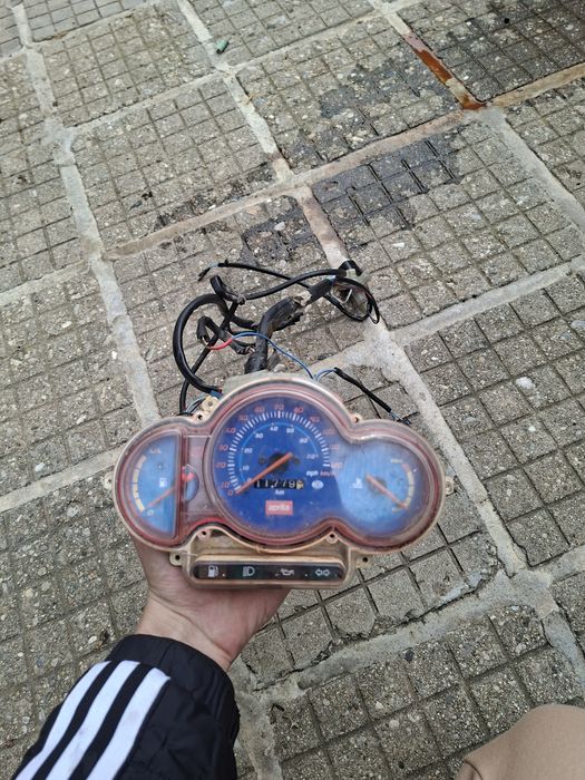 Части за aprilia sr 50