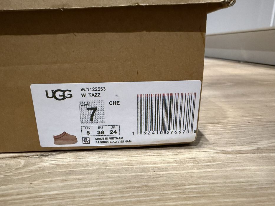 обувки UGG.