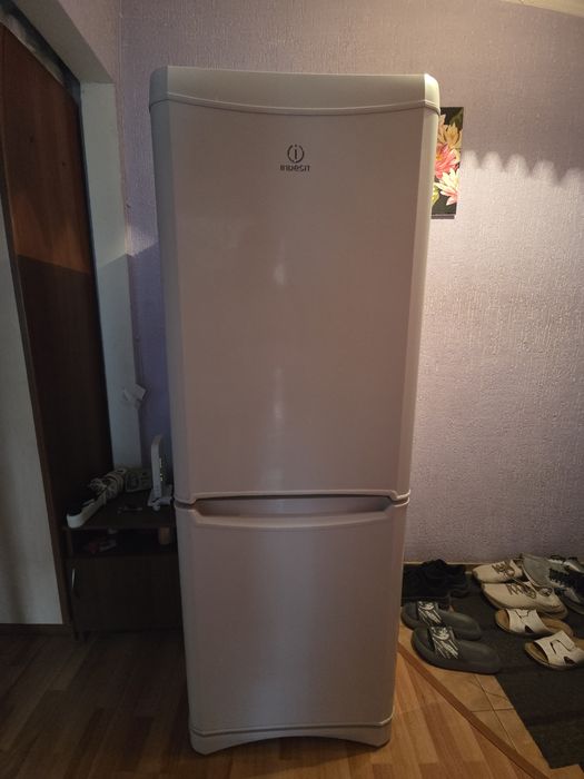 Холодильник Indesit B16
