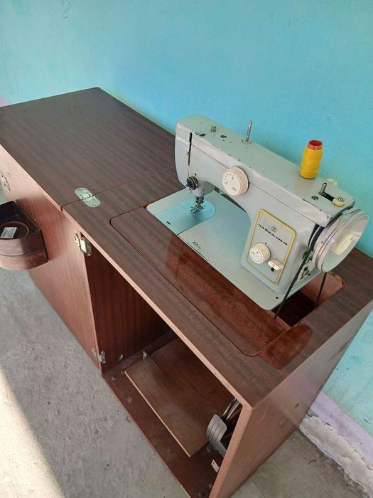 Tikuv moshina sotiladi Srochni