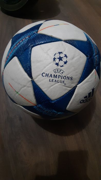 Продаю мячики кожаные