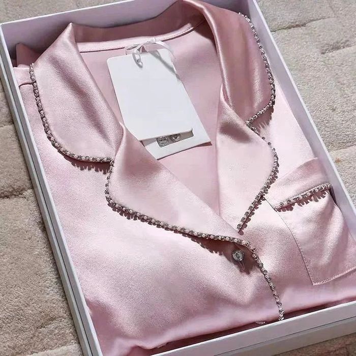 Высококачественная пижама от бренда XU RUO HAN .