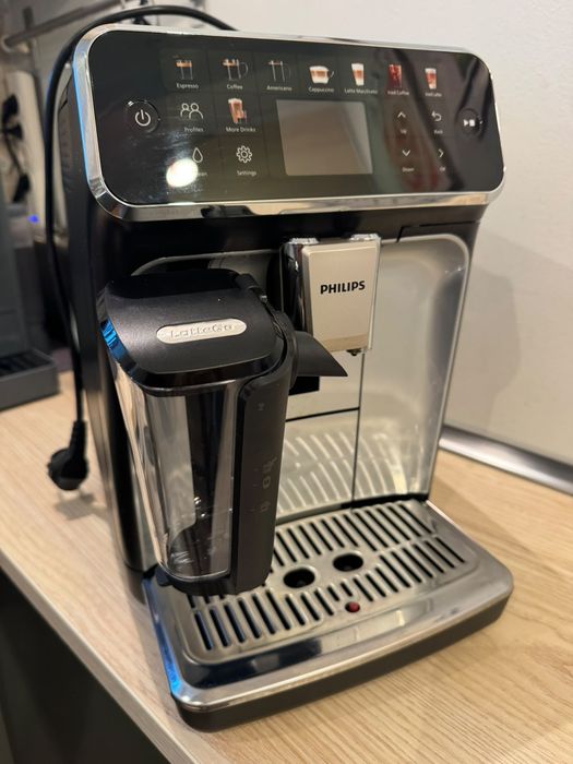 Espressor Automat Philips Seria 5500 EP5546/70 – LatteGo
