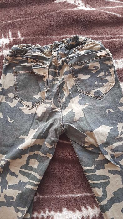Дамски камуфлажни дънки