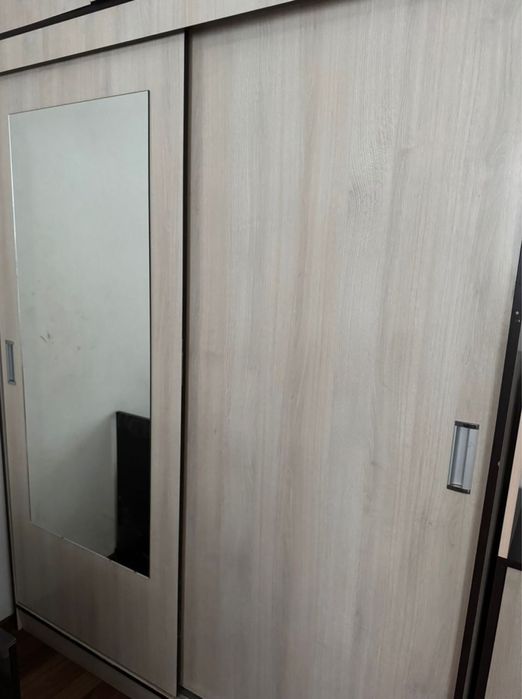 Шифоньер купе и этажерка