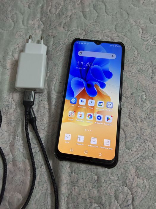 Телефон Tehno Spark