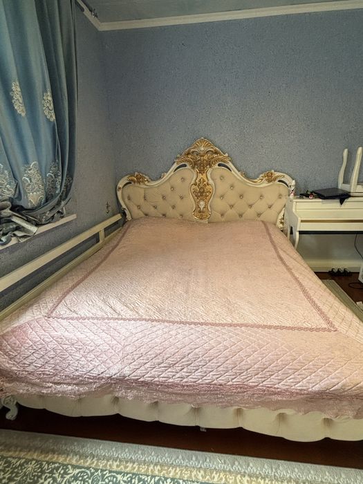 Продам спальный гарнитур