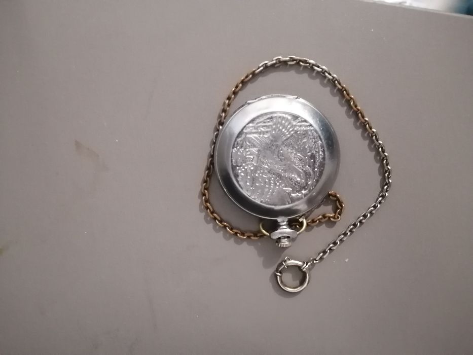 Подам часы молния