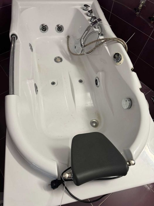 Cada baie cu hidromasaj