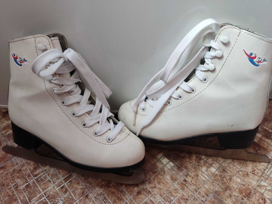 продаю десткие б\у коньки