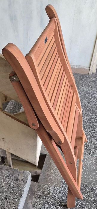 Сгъваеми дървени столове 2 БРОЯ