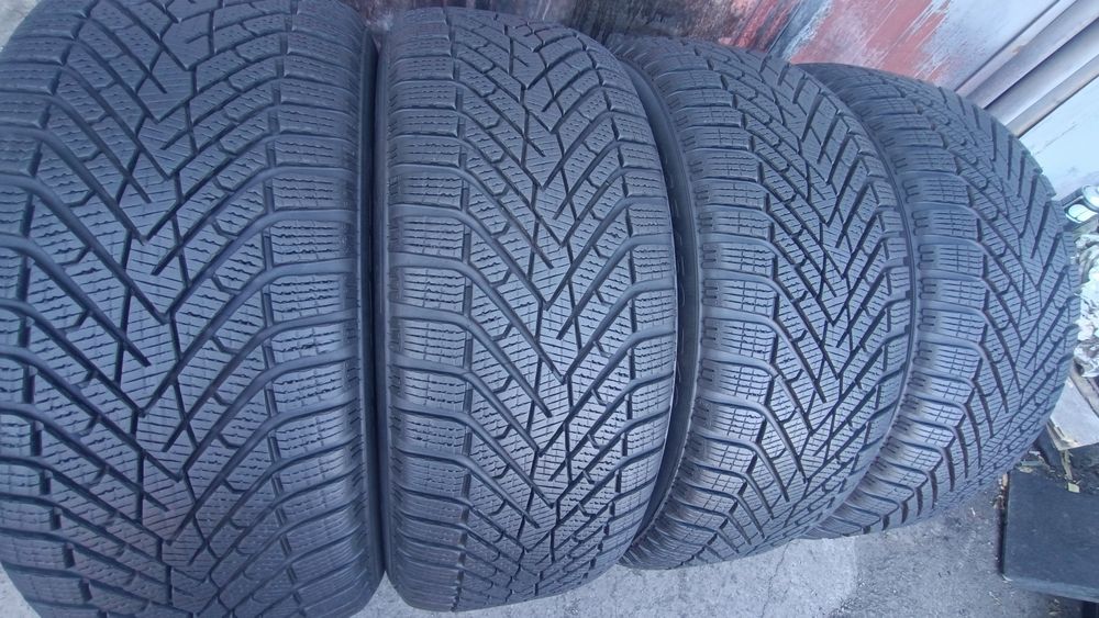 235/50/19 Pirelli Дот 3023