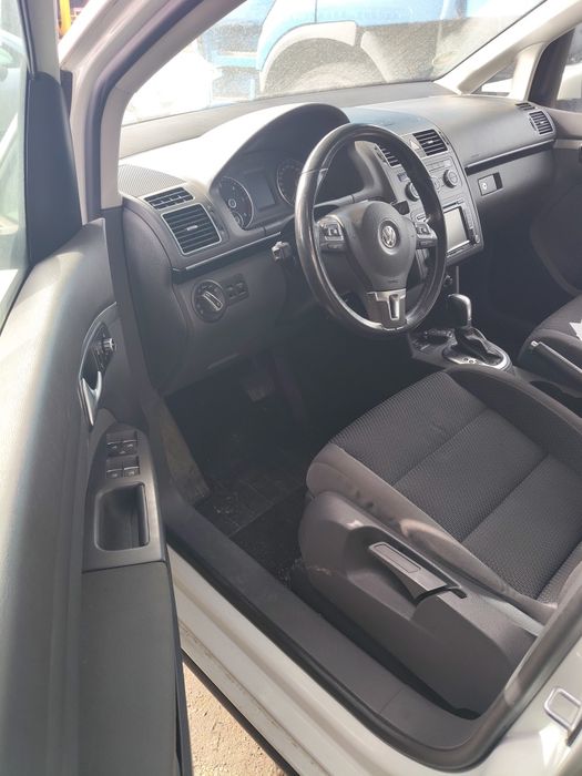 Vând Volkswagen Touran