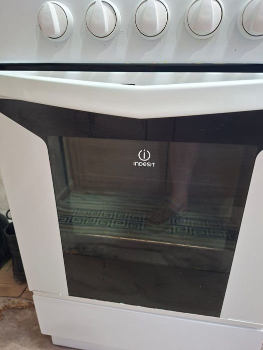 Продам электроплиту "Индезит"