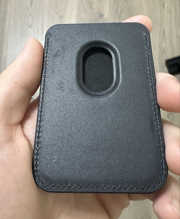 Картхолдер MagSafe Wallet на IPhone (черный)