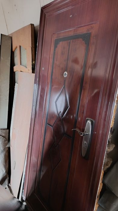 Дверь входная в отличном состоянии.