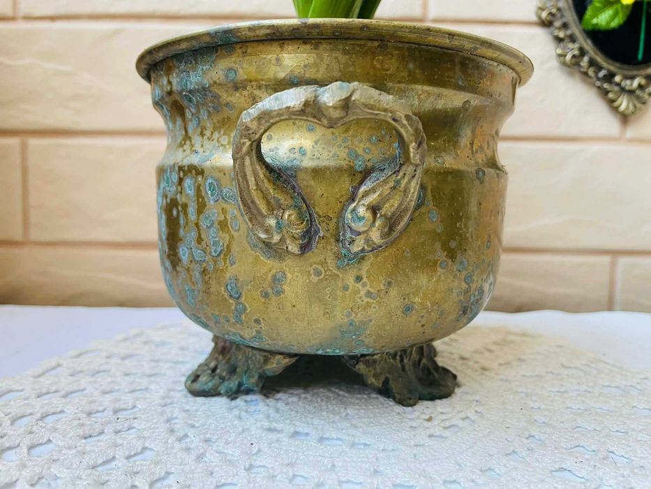 Красива месингова кашпа от Англия със зюмбюл