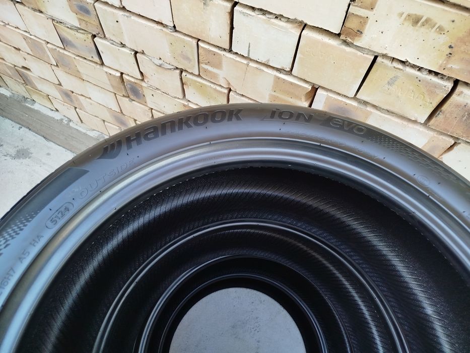 245 45 R19 Shina Hankook
